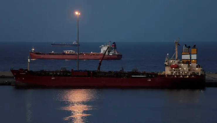 İran, Hürmüz Boğazı’nı geçişlere kapattı