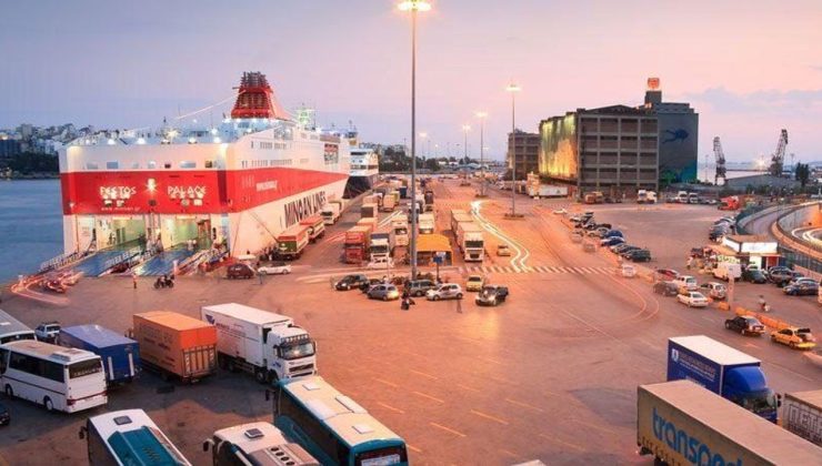 İsrailli sağlık çalışanları Rum limanlarından konteyner gemisi ile İsrail’e geri götürülüyor