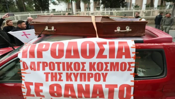 Güneyde hayvancılar tabutla Rum Başkanlık Sarayı’na yürüdü