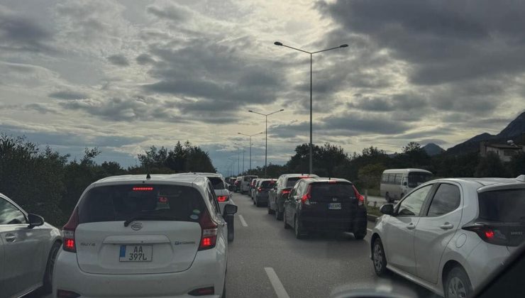 Zeytinlik Kavşağı trafik ışıkları sürücüleri çıldırtıyor