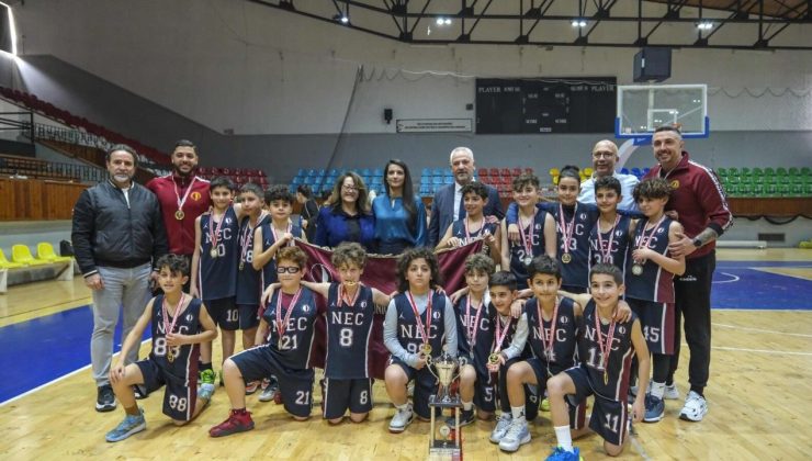 Yakın Doğu İlkokulu basketbolda namağlup şampiyon!