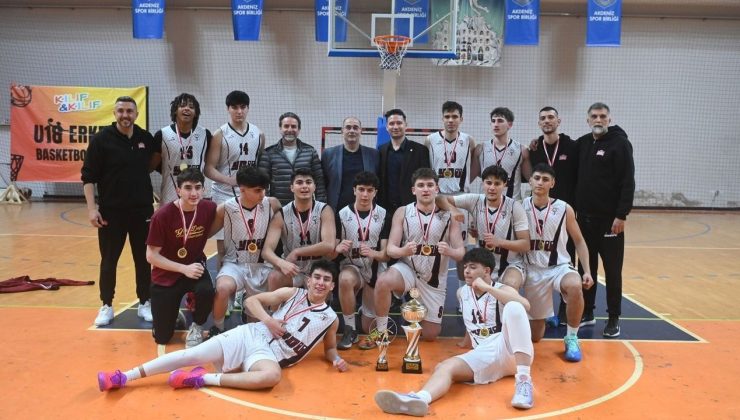 U18 Erkekler Ligi’nde şampiyon YDÜ