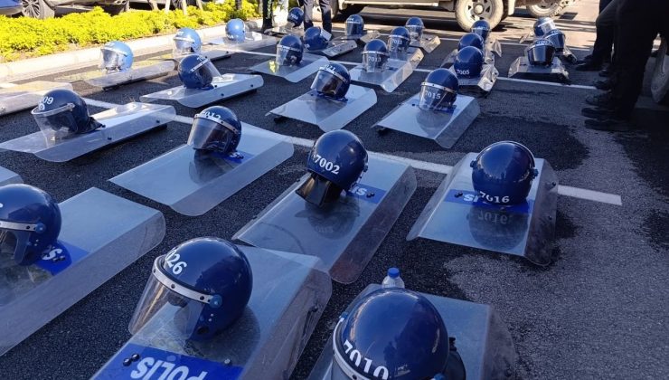 Meclis önünde geniş güvenlik önlemleri