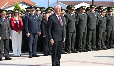 Özçınar, 23 Nisan Ulusal Egemenlik ve Çocuk Bayramı kutlama törenine katıldı