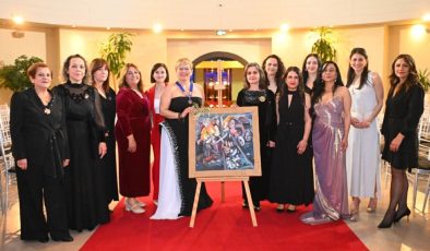 Abiye defilesinde barış mesajları