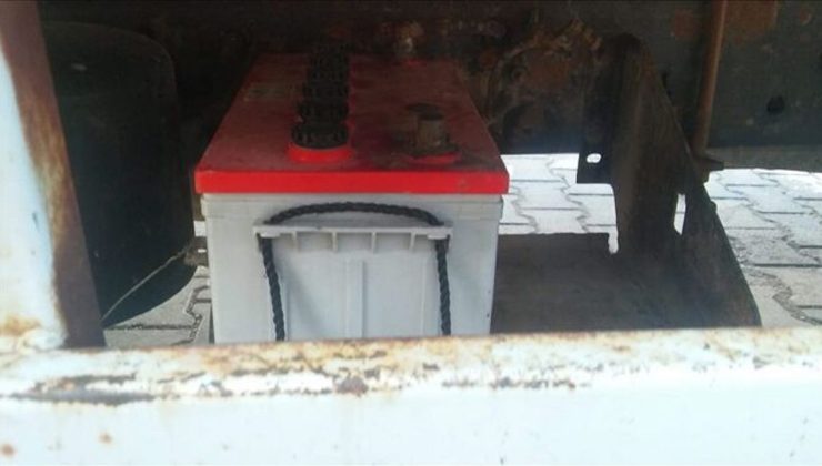 Park halindeki kamyondan aküler çalındı