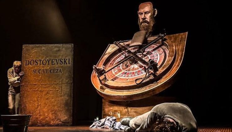 Beşparmaklar Tiyatro Festivali’nde “Raskolnikov” sahnelendi