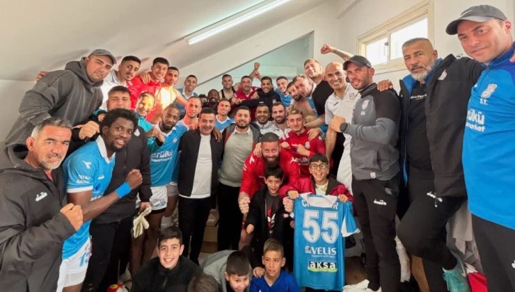 Lideri golcüsü uçurdu