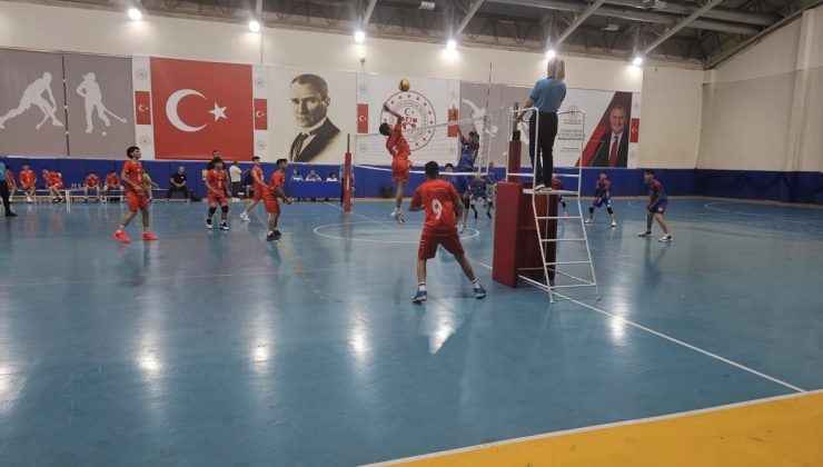 Erkekler final grubuna yakın