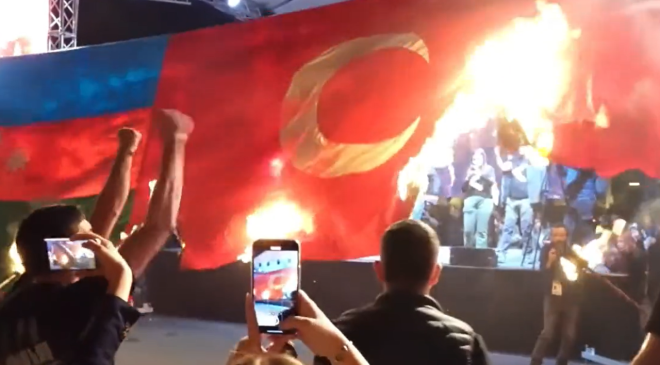 Ermenistan’da Türk bayrağı yakıldı