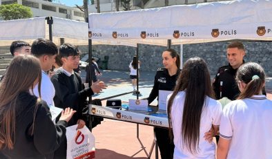 Lapta’daki kariyer gününde polis ve itfaiye meslekleri tanıtıldı