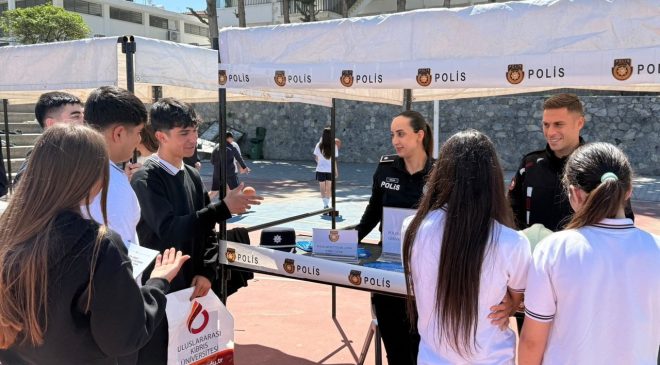 Lapta’daki kariyer gününde polis ve itfaiye meslekleri tanıtıldı