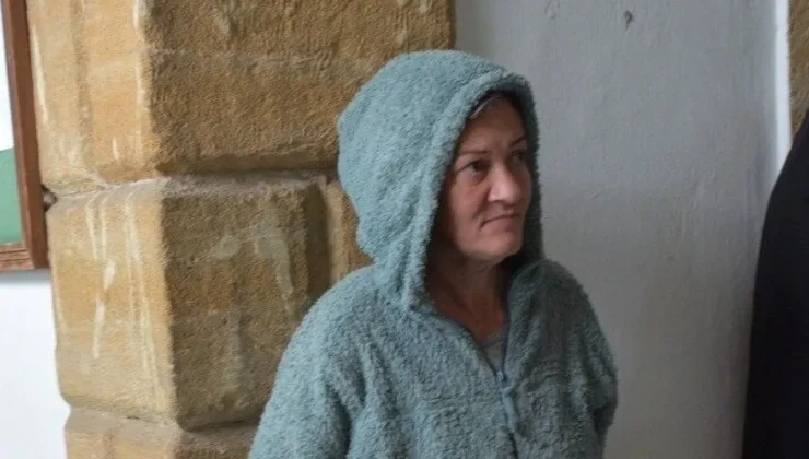 Boşanma aşamasındaki eşini çakıyla yaraladı