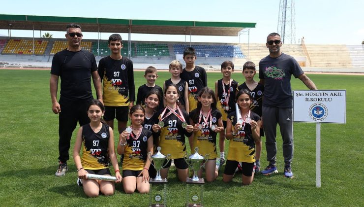 Şht. Hüseyin Akil İlkokulu çifte şampiyon