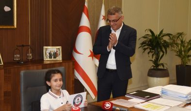 Baş köşede Erdoğan ayrıntısı