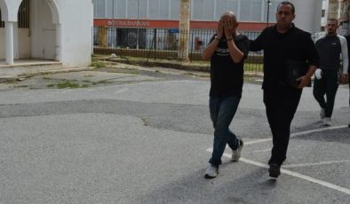 Üvey kardeşini dövdü