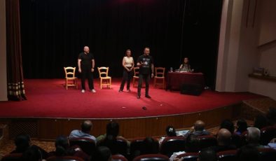 İskele Belediyesi Tiyatro Günleri sürüyor