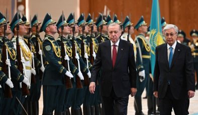 Türkiye Cumhurbaşkanı Erdoğan, Kazakistan’da resmi törenle karşılandı