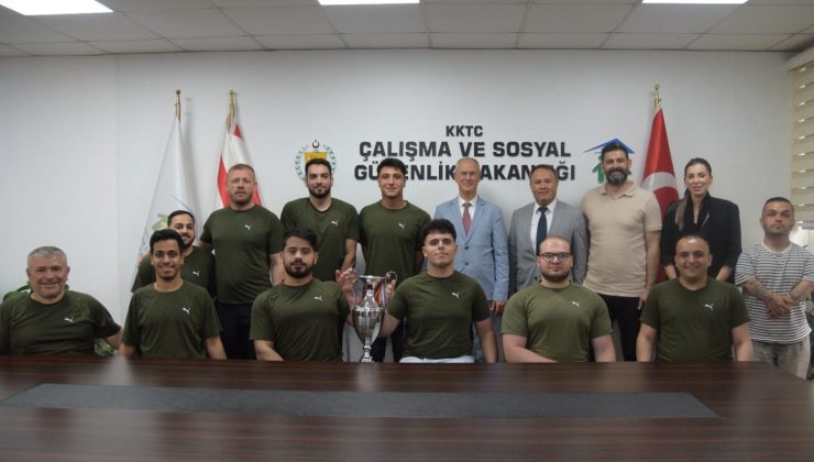 Hasipoğlu, Vakıflar Tekerlekli Sandalye Basketbol Takımı’nı kabul etti