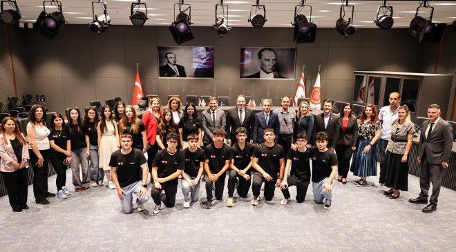 Meclis Başkanı Öztürkler, Polatpaşa ve Üsküdar Validebağ Fen Lisesi Heyetini Kabul Etti