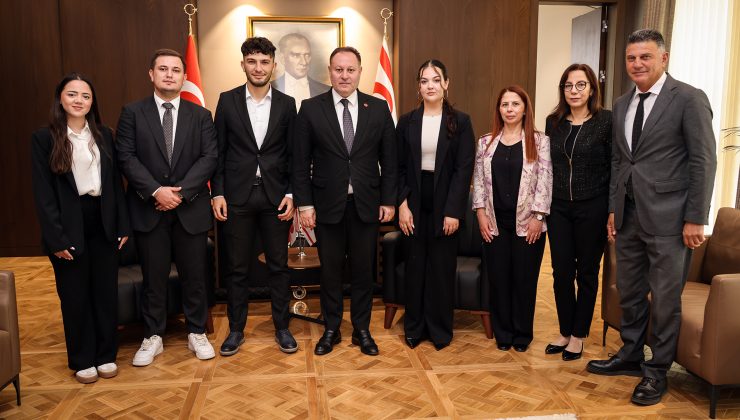 Meclis Başkanı Ziya Öztürkler, Üniversite Öğrencileri Derneği Heyetini Kabul Etti