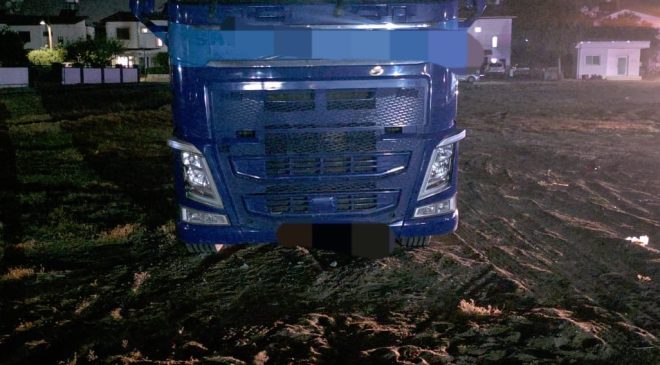 Yola atık madde döken araç sürücüsü rapor edildi