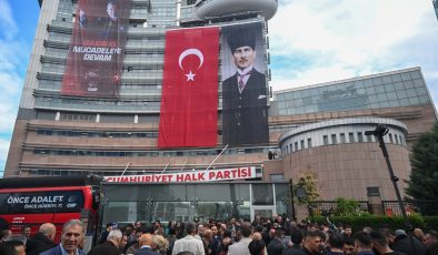 Kılıçdaroğlu Destekçileri ile Parti Görevlileri Arasında Arbede