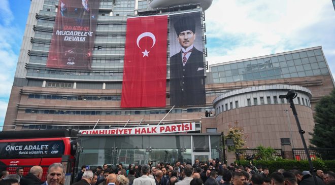 Kılıçdaroğlu Destekçileri ile Parti Görevlileri Arasında Arbede