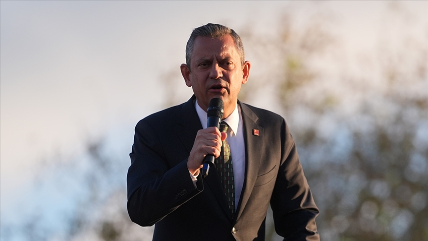 Özgür Özel CHP Genel Merkezi’nden Ayrıldı, Meclis’e Yürüyor