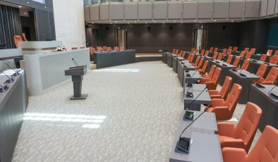 Cumhuriyet Meclisi Genel Kurulu’na ara verildi