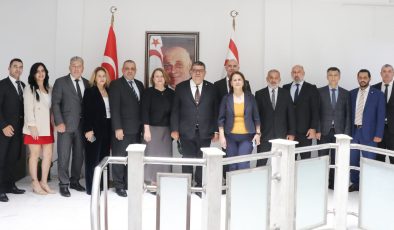 Maliye Bakanı Özdemir Berova, Bakanlık Personeliyle Bayramlaştı