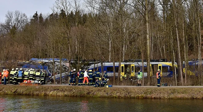Belçika’da Tren ile Okul Servisi Çarpıştı4 Ölü