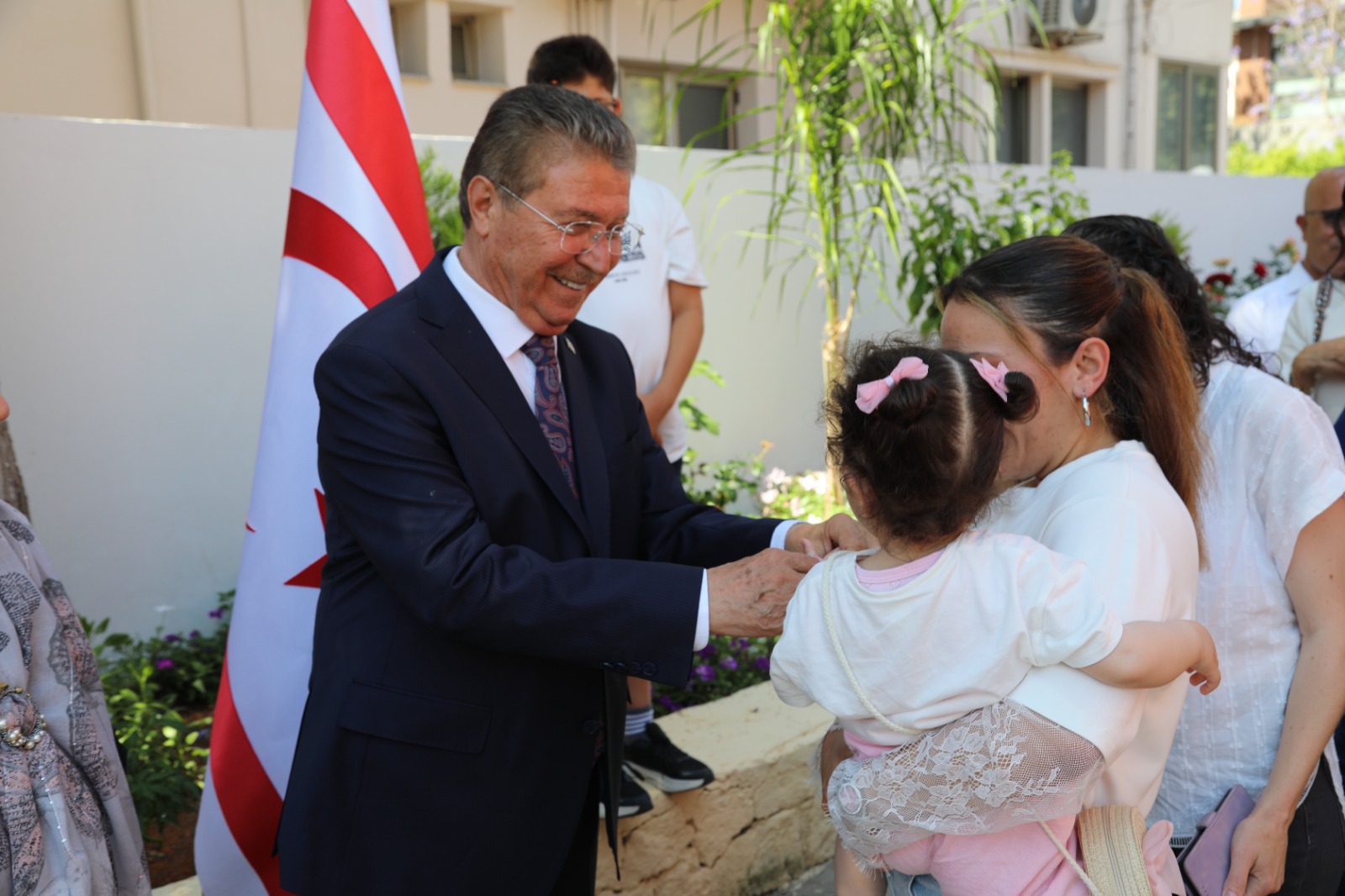 Başbakan Ünal Üstel UBP Genel Merkezi’nde Partililerle Bayramlaştı