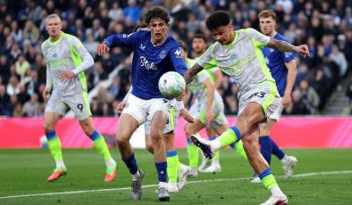 Manchester City, avantajını kaybetti