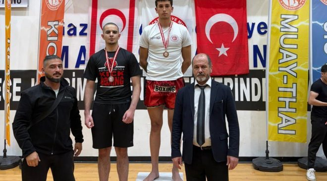 Şahin, 84 kiloda Kickboks şampiyonu