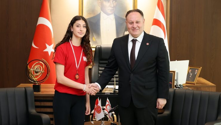 Öztürkler: “Fırsat verildiğinde gençlerimiz kendini gösteriyor”