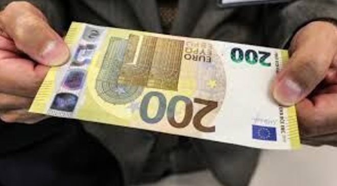 Güney Kıbrıs’ta tasarruflarında sahte para bulunan iki kişi tutuklandı