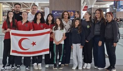 Yıldız Kız Güreş Takımı yarı finalde