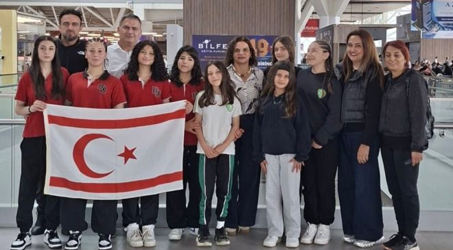 Yıldız Kız Güreş Takımı yarı finalde