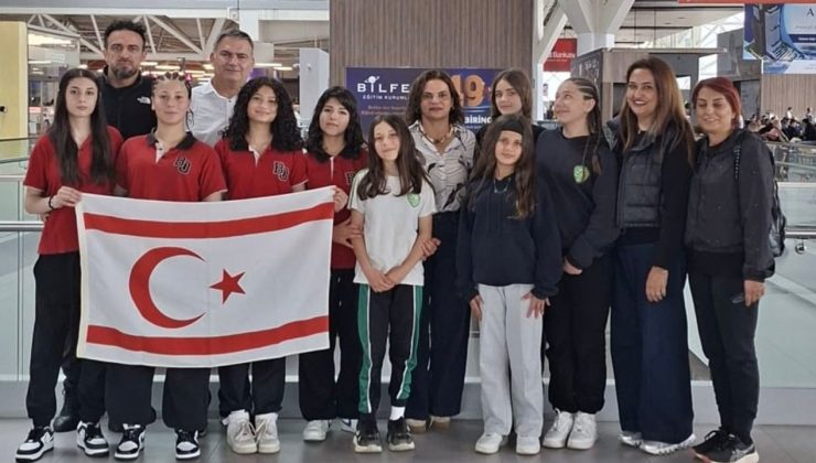 Yıldız Kız Güreş Takımı yarı finalde