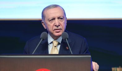 “Yaşananlar ana muhalefet partisinin iç meselesi. Bizi ilgilendirmez, güvenli takip mesafesinden izlemekle yetiniyoruz”