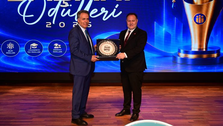 “Üniversiteler Toplumun Geleceğini Şekillendiren Merkezlerdir”