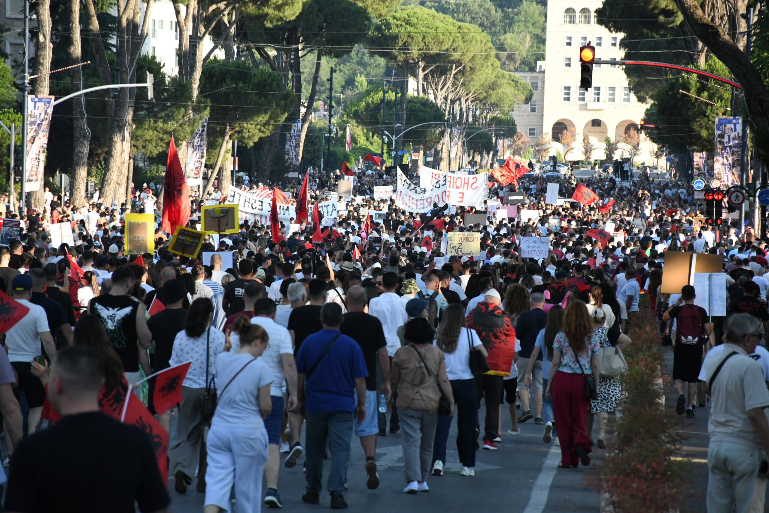 Arnavutluk’ta 4 Milyar Dolarlık Turizm Projesine Karşı Protestolar 10. Gününde