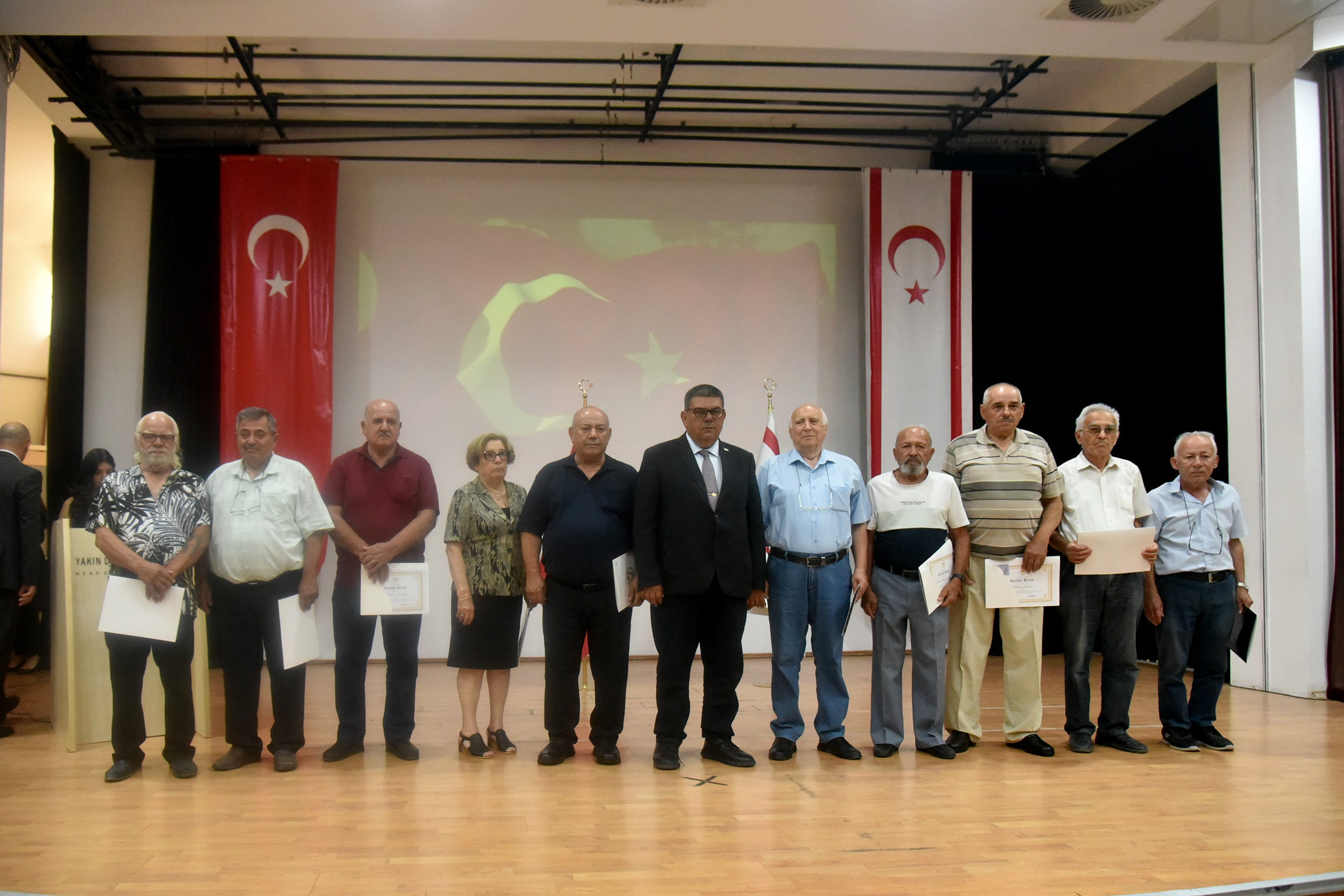 100 Hak Sahibi Daha Kartlarına Kavuştu