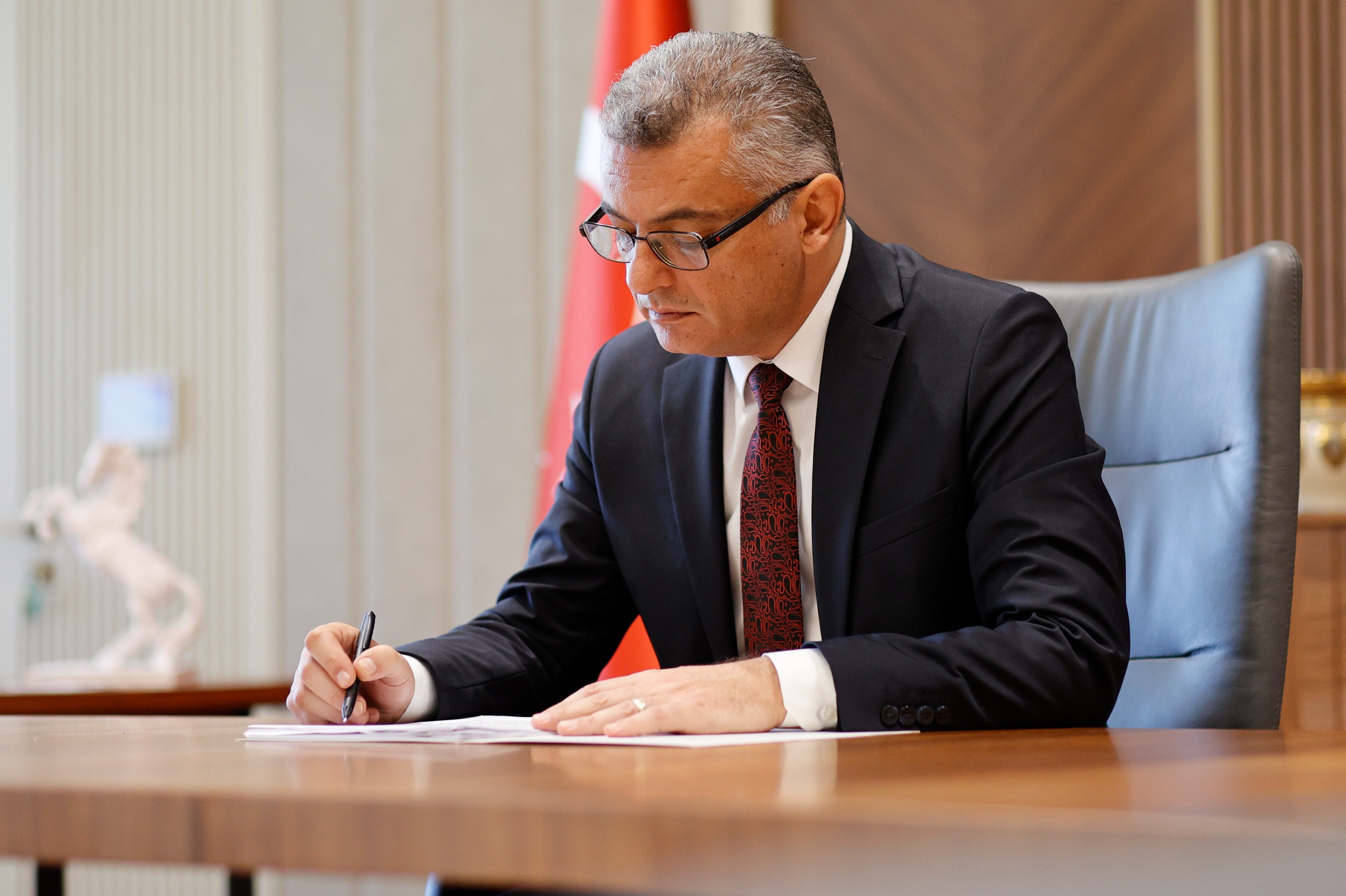 Cumhurbaşkanı Erhürman, AÖA Kuruluş Yasası’nı Meclis’e iade etti