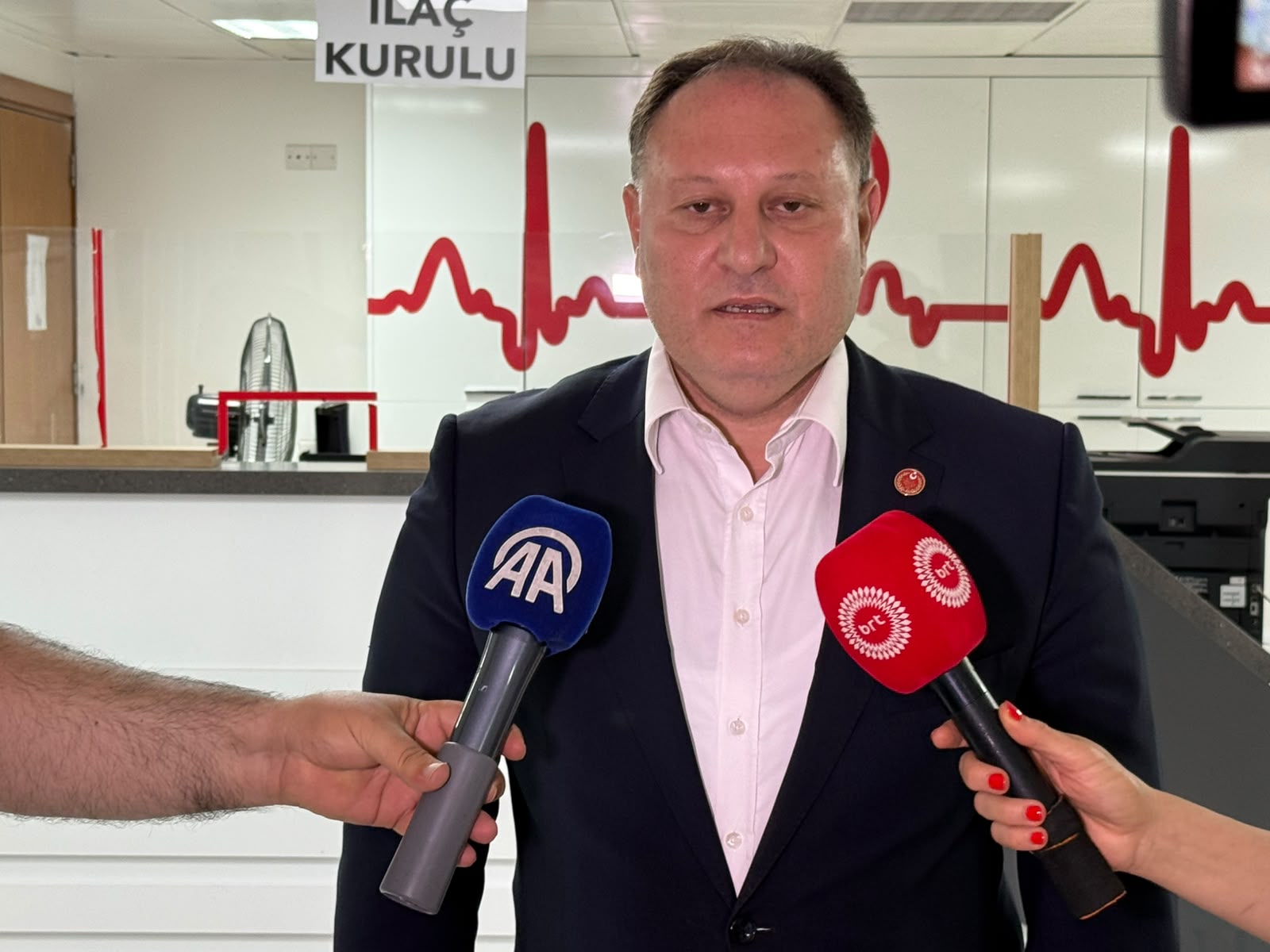 Meclis Başkanı Öztürkler’den Cumhurbaşkanı Erhürman’a geçmiş olsun ziyareti