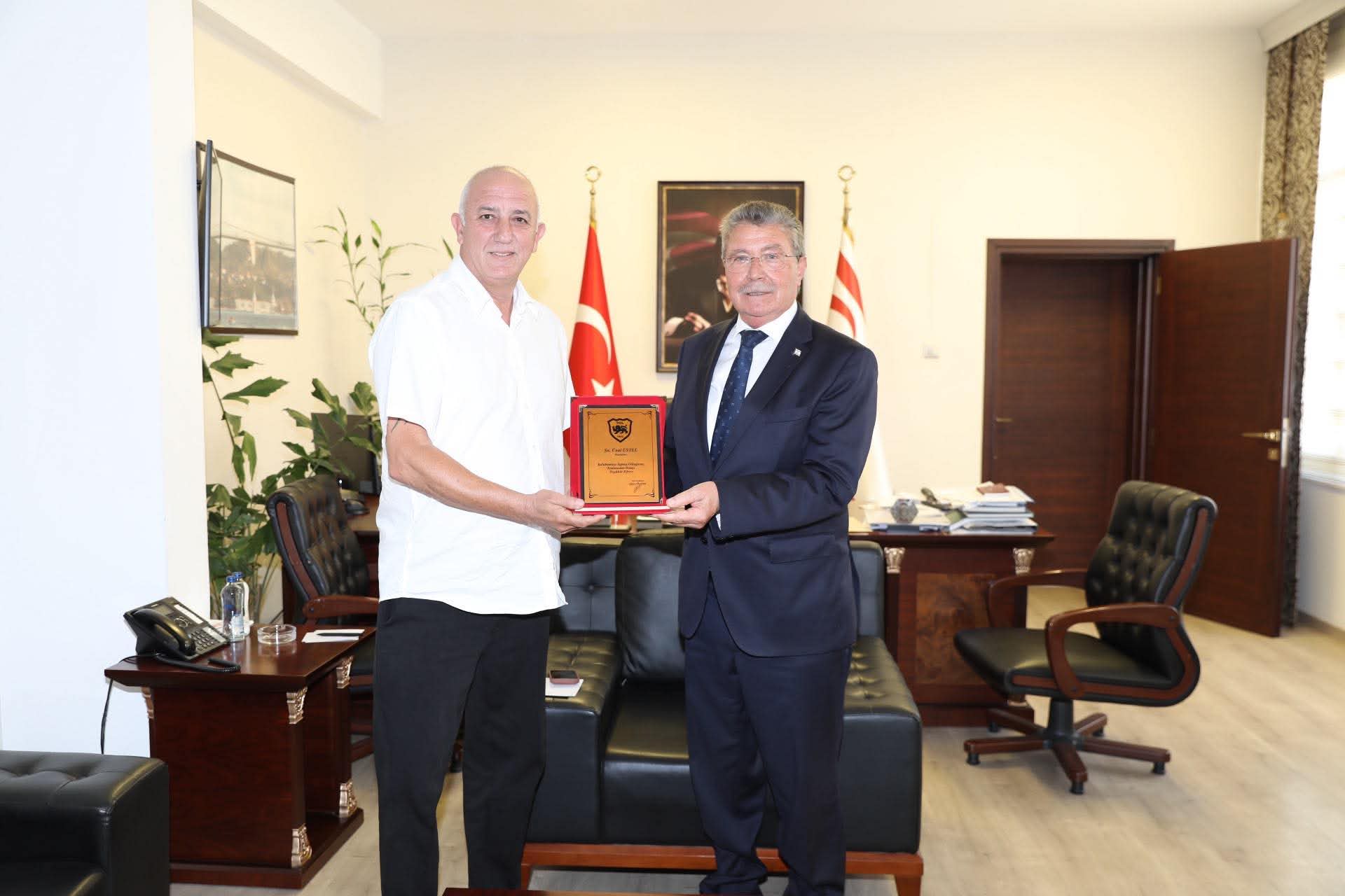 Başbakan Üstel, Türk Ocağı Limasol Spor Kulübü Heyetini Kabul Etti