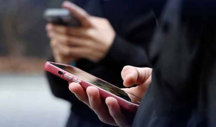 Fransa’da Anayasa Konseyi’nden 15 yaş altı sosyal medya yasağına iptal