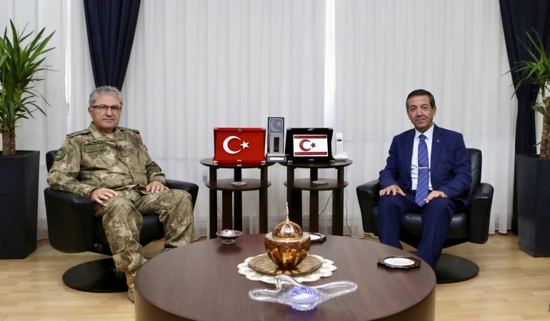 Dışişleri Bakanı Tahsin Ertuğruloğlu, TC Kara Kuvvetleri Komutanı Orgeneral Metin Tokel’i Kabul Etti
