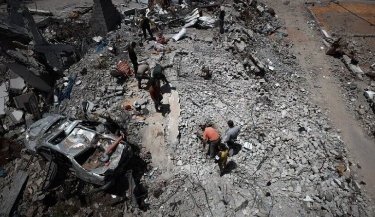 Gazze’de Yıkılan Evlerin Enkazından 233 Filistinlinin Naaşı Çıkarıldı